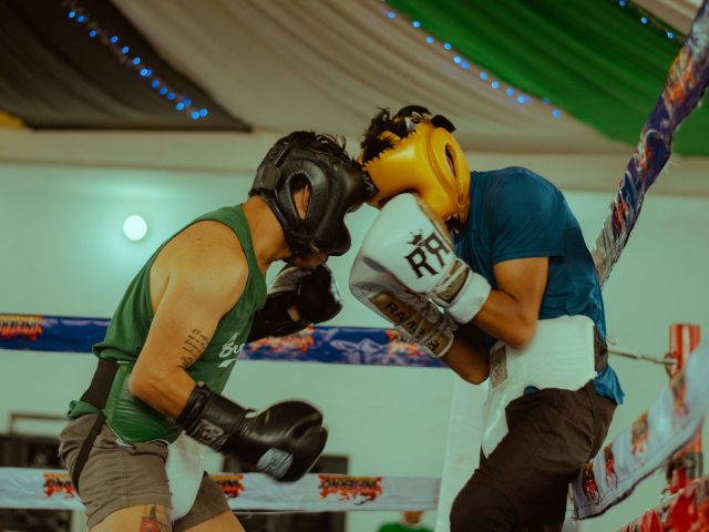 La boxe accessible à tous : le sport qui transforme votre quotidien
