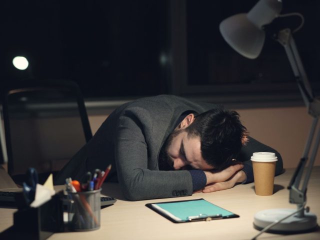 Solutions pour améliorer le sommeil perturbé par le stress quotidien